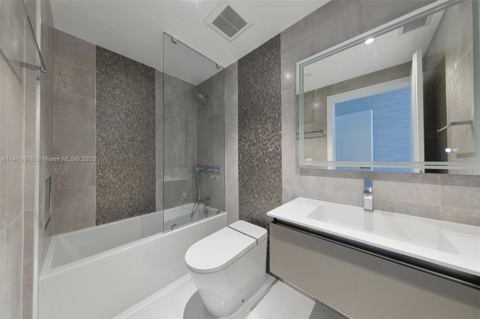 JADE BEACH - Residential