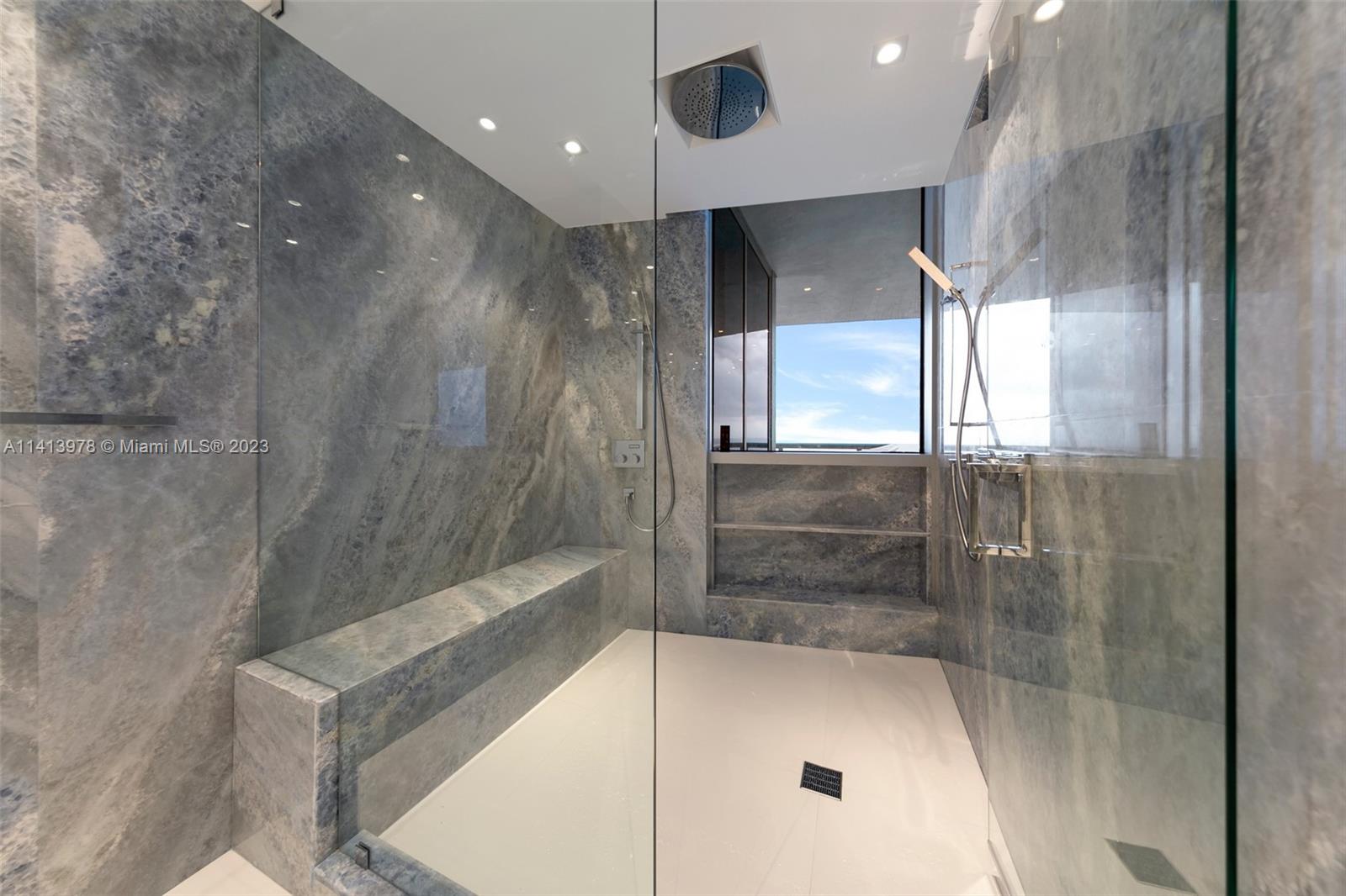 JADE BEACH - Residential