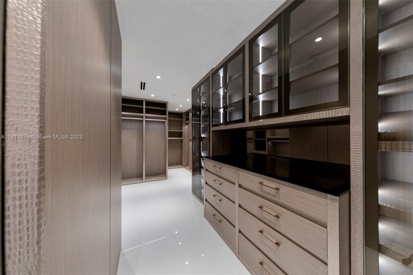 JADE BEACH - Residential