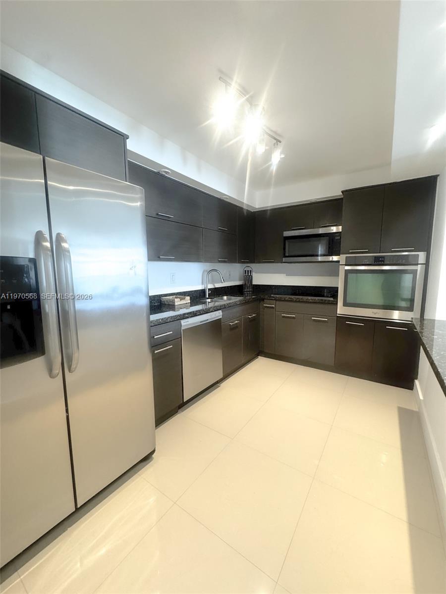 19390 Collins Ave 1612