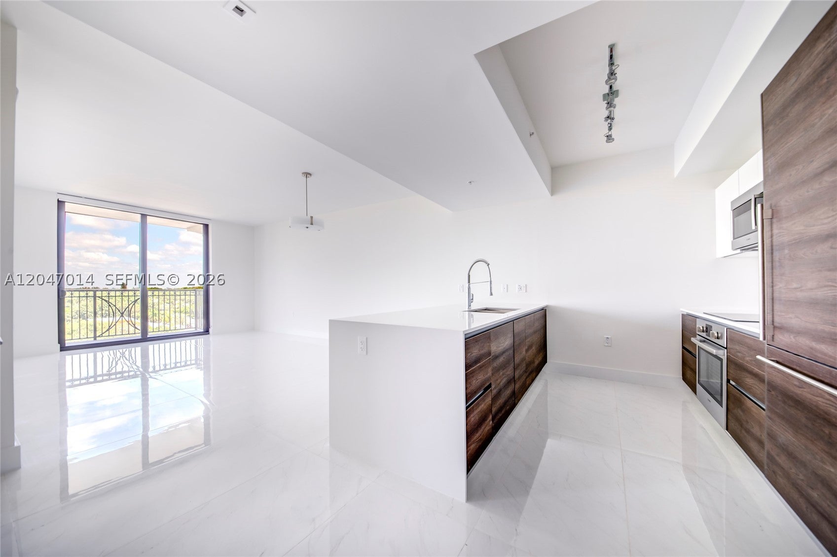 301 Altara Ave 733