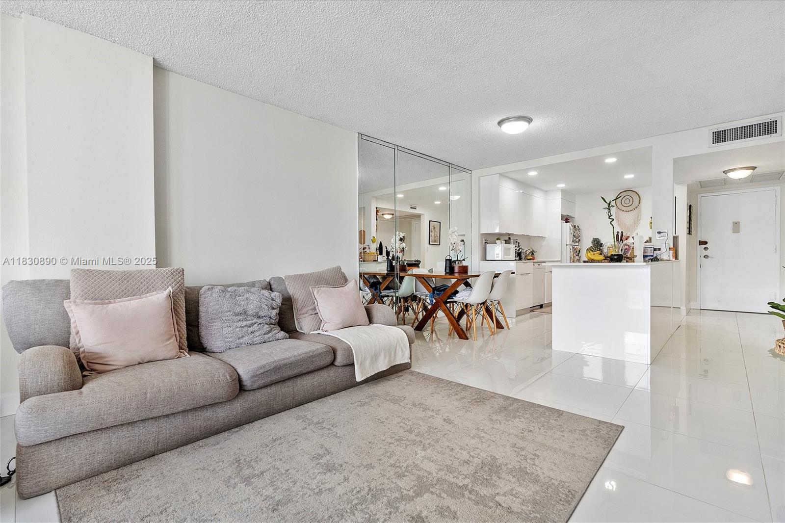 800 Parkview Dr 616