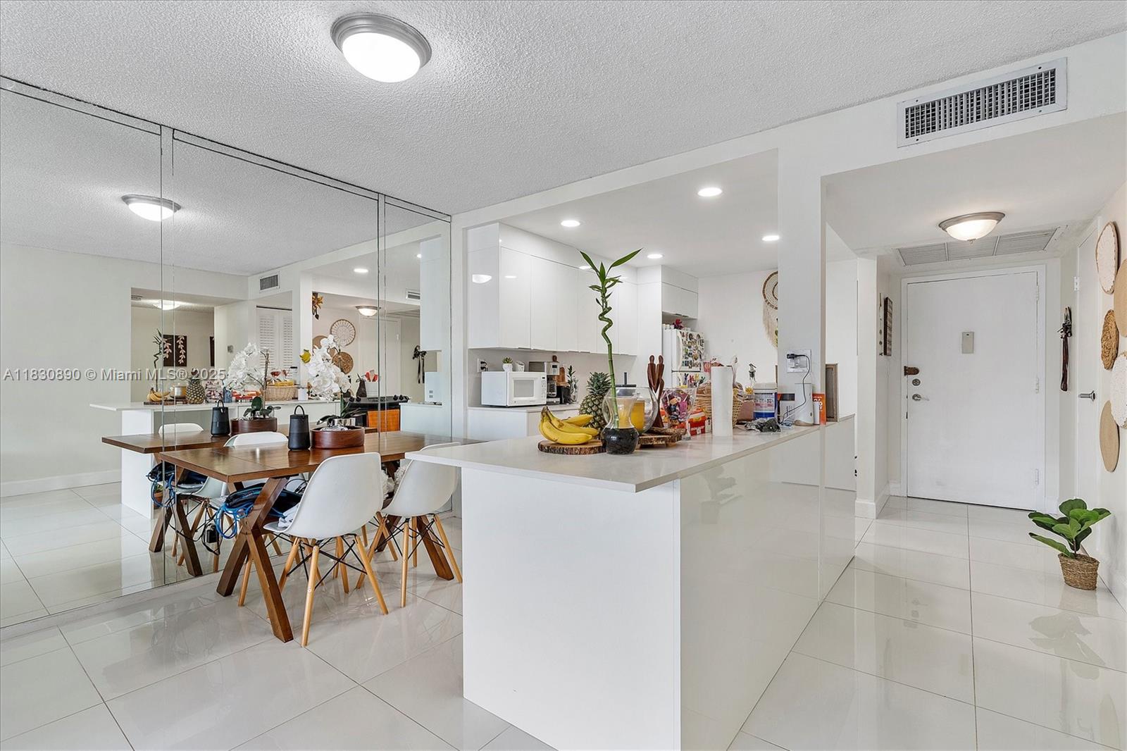 800 Parkview Dr 616