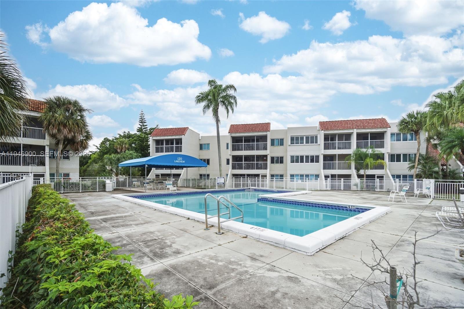 BUILDING ONE OF RACQUET C - Residential