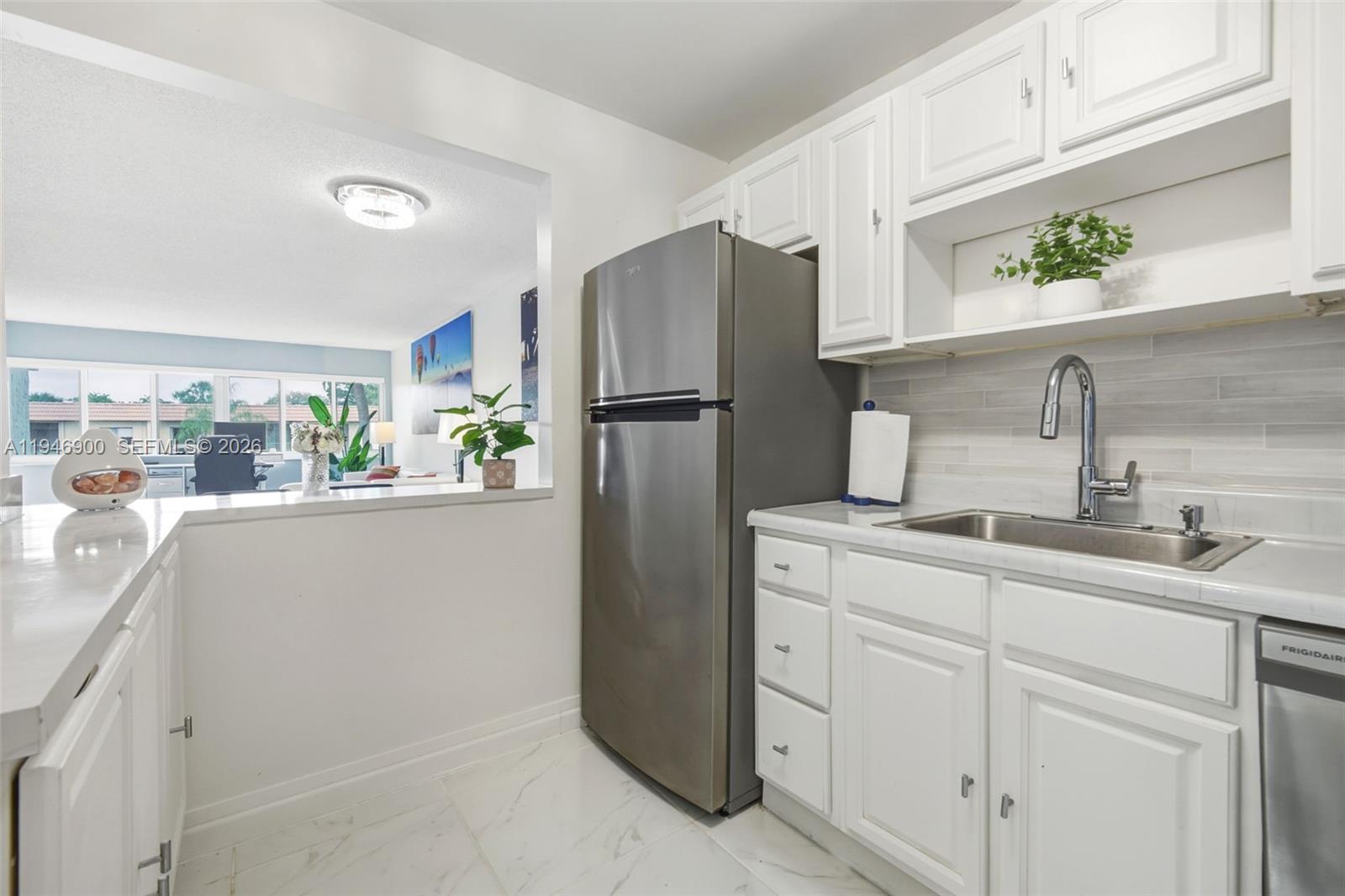 BUILDING ONE OF RACQUET C - Residential