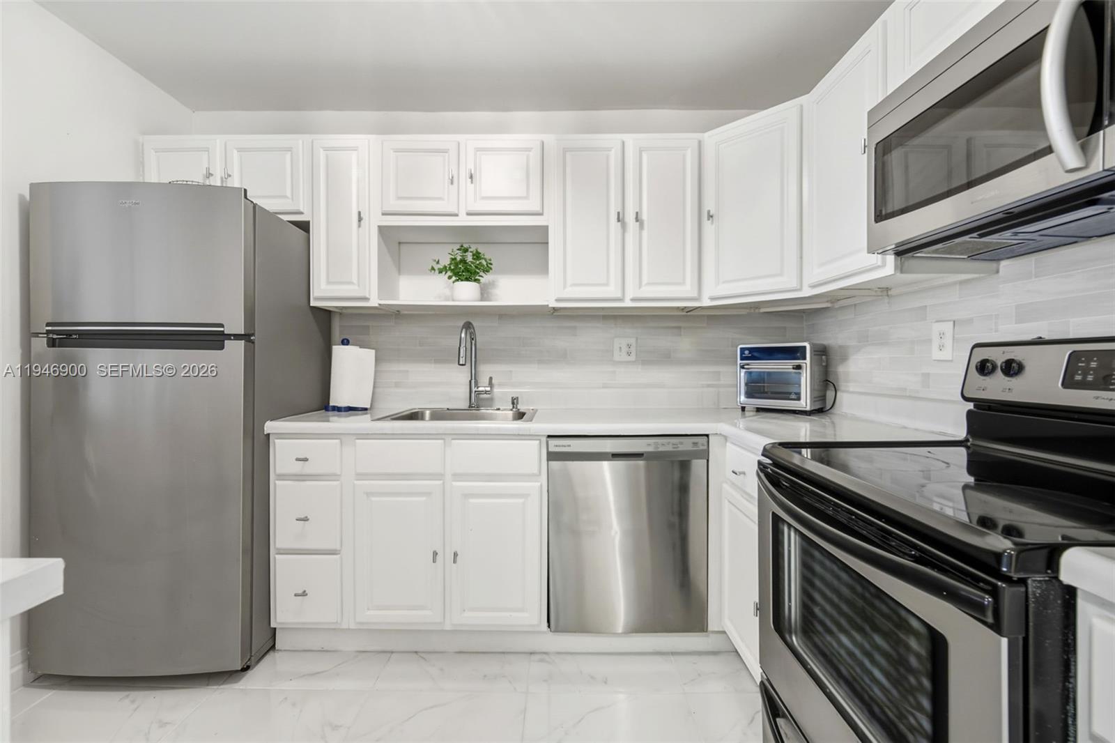 BUILDING ONE OF RACQUET C - Residential