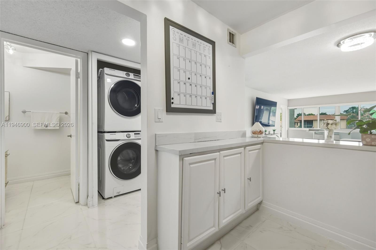 BUILDING ONE OF RACQUET C - Residential