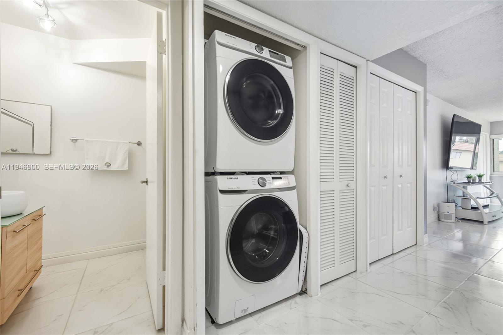 BUILDING ONE OF RACQUET C - Residential