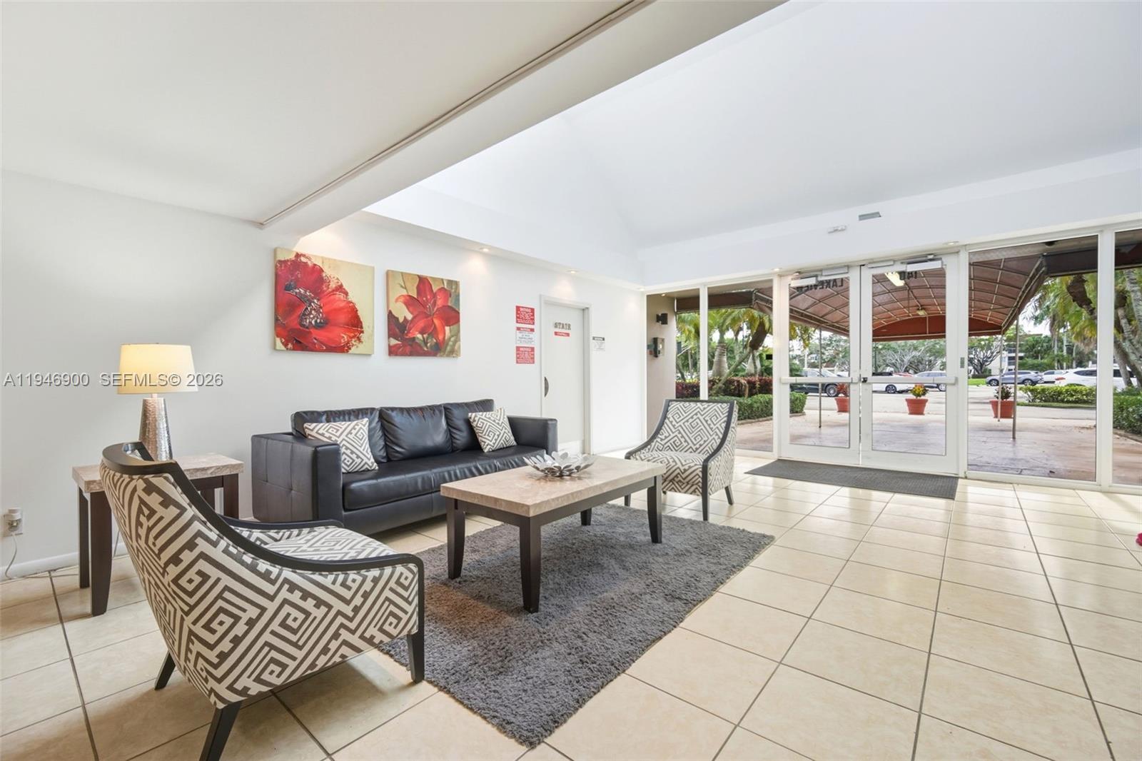 BUILDING ONE OF RACQUET C - Residential