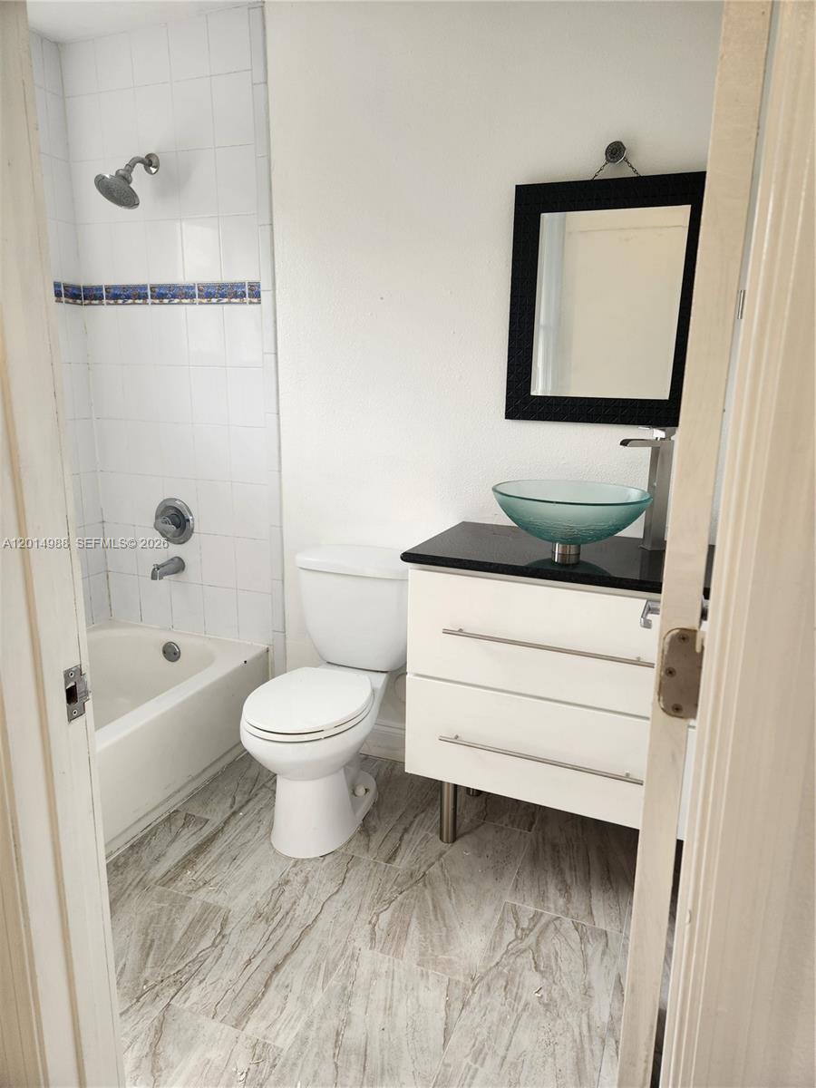 CUTLER CREEK POINT - Residential Lease