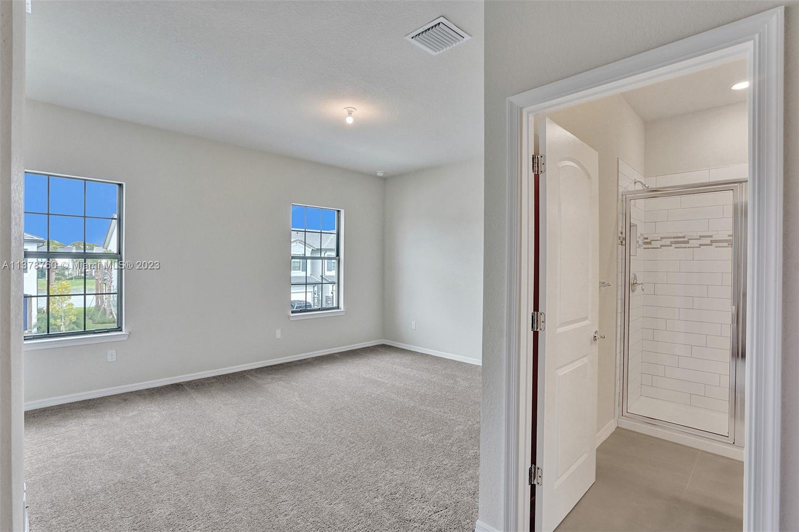 OAK TREE PROPERTY REDEVEL - Residential Lease