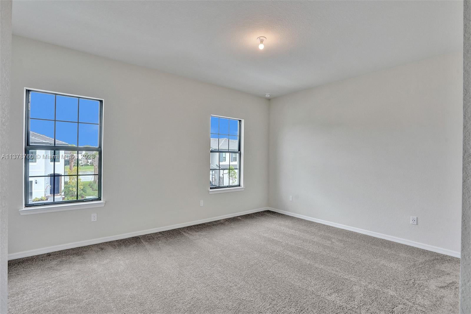 OAK TREE PROPERTY REDEVEL - Residential Lease