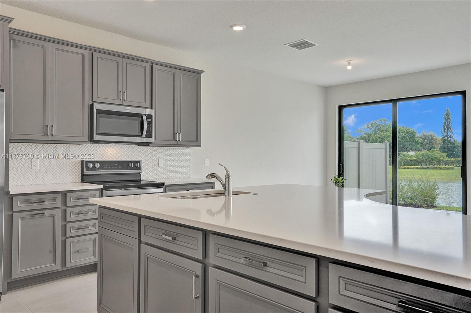 OAK TREE PROPERTY REDEVEL - Residential Lease