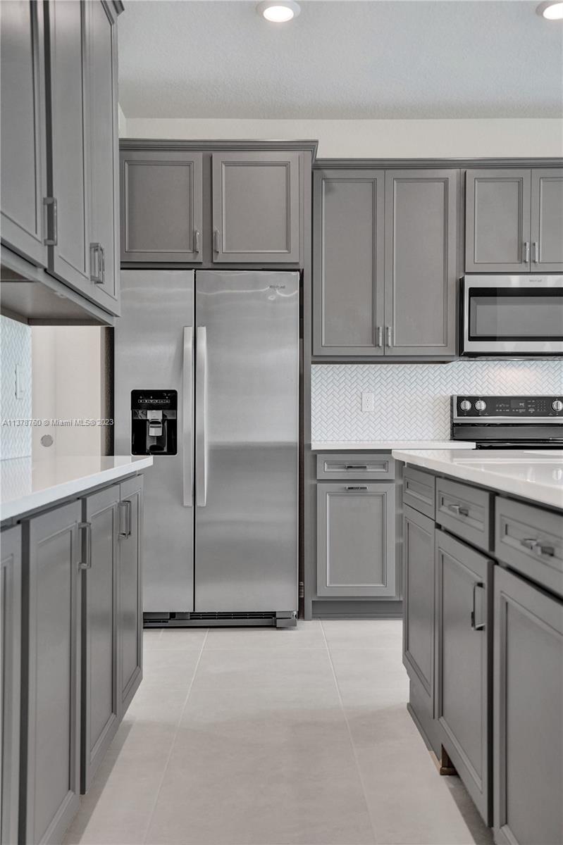 OAK TREE PROPERTY REDEVEL - Residential Lease