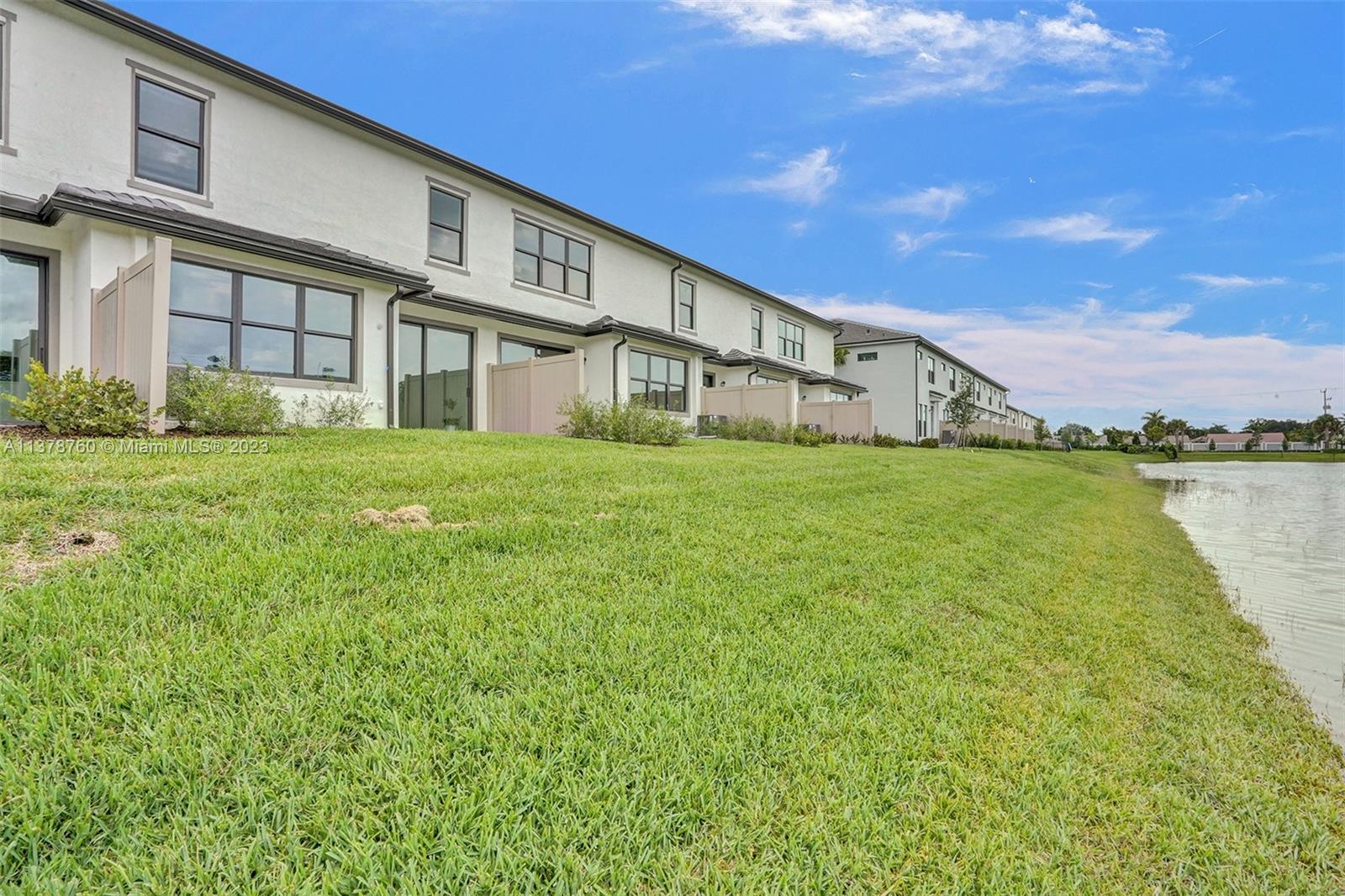 OAK TREE PROPERTY REDEVEL - Residential Lease
