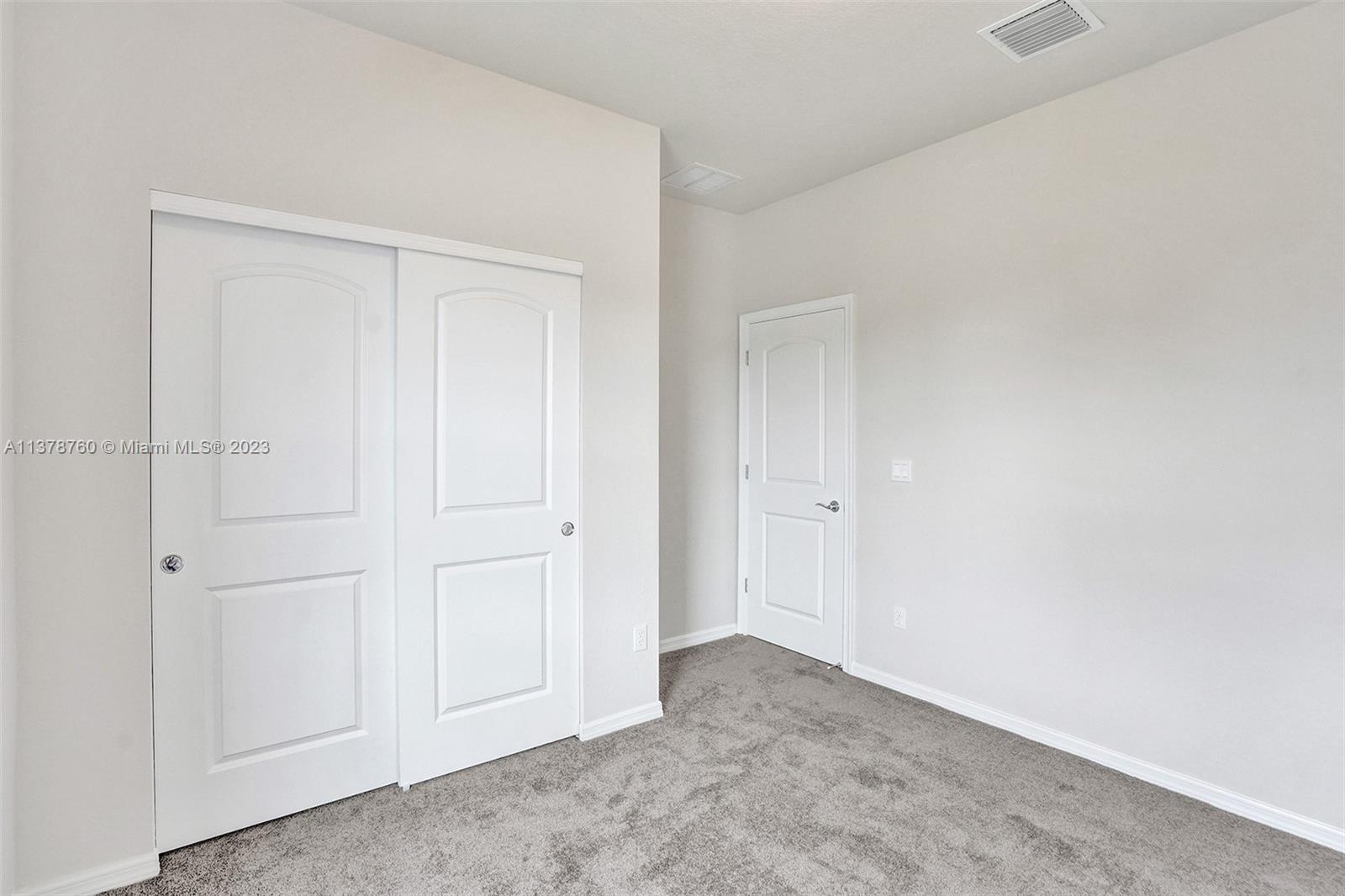 OAK TREE PROPERTY REDEVEL - Residential Lease