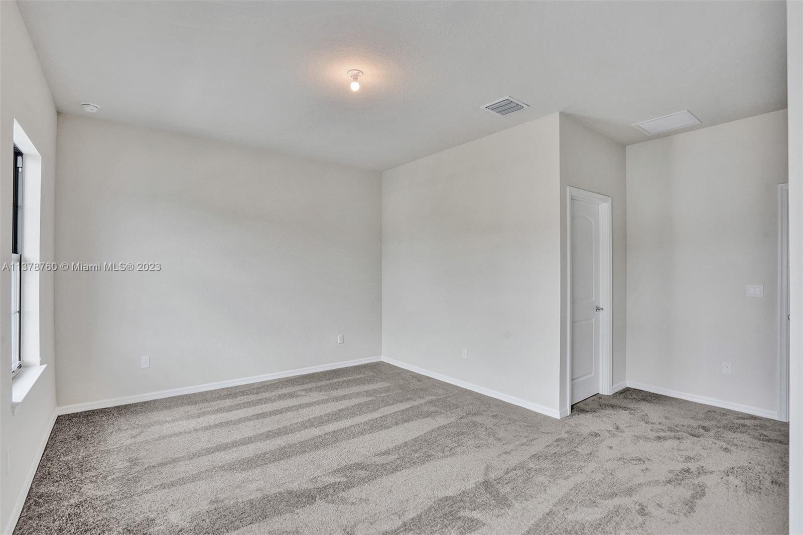 OAK TREE PROPERTY REDEVEL - Residential Lease