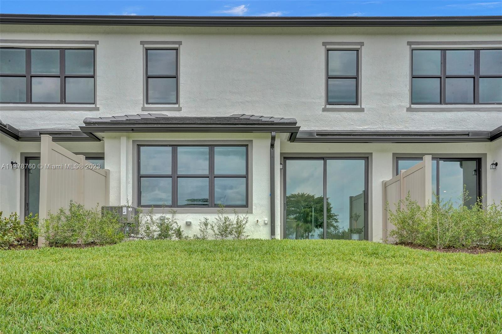 OAK TREE PROPERTY REDEVEL - Residential Lease