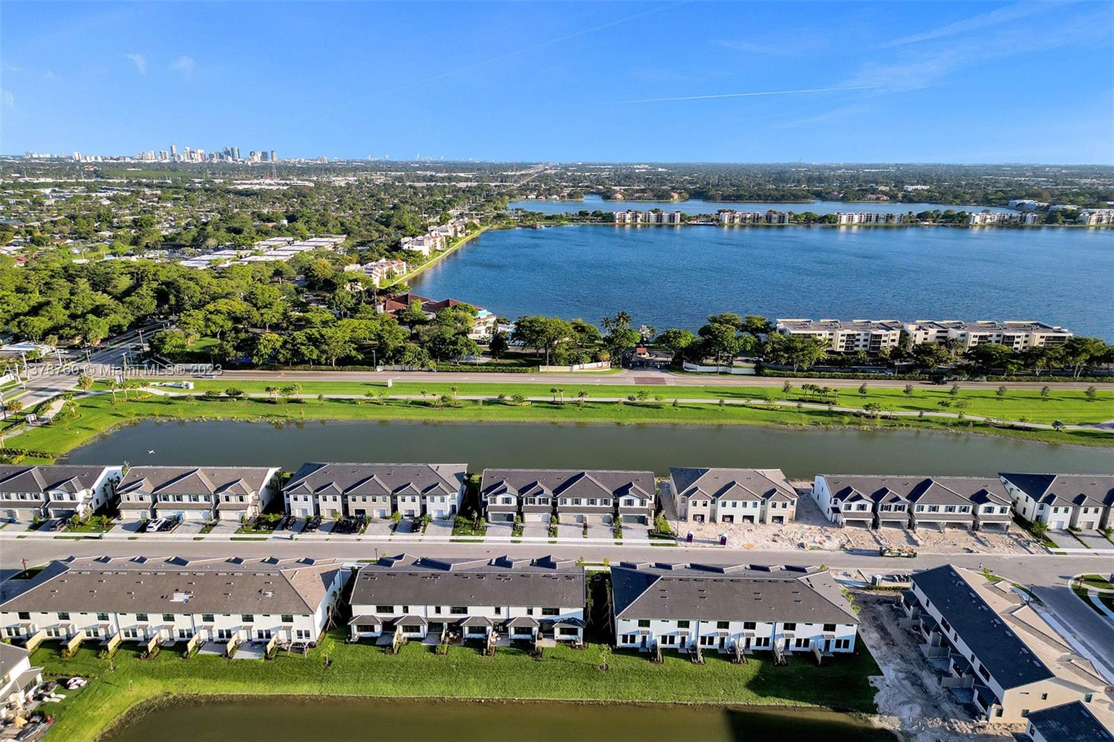 OAK TREE PROPERTY REDEVEL - Residential Lease