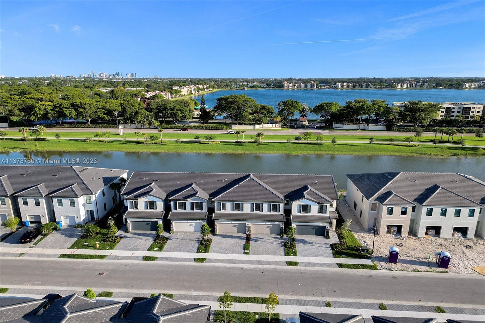 OAK TREE PROPERTY REDEVEL - Residential Lease