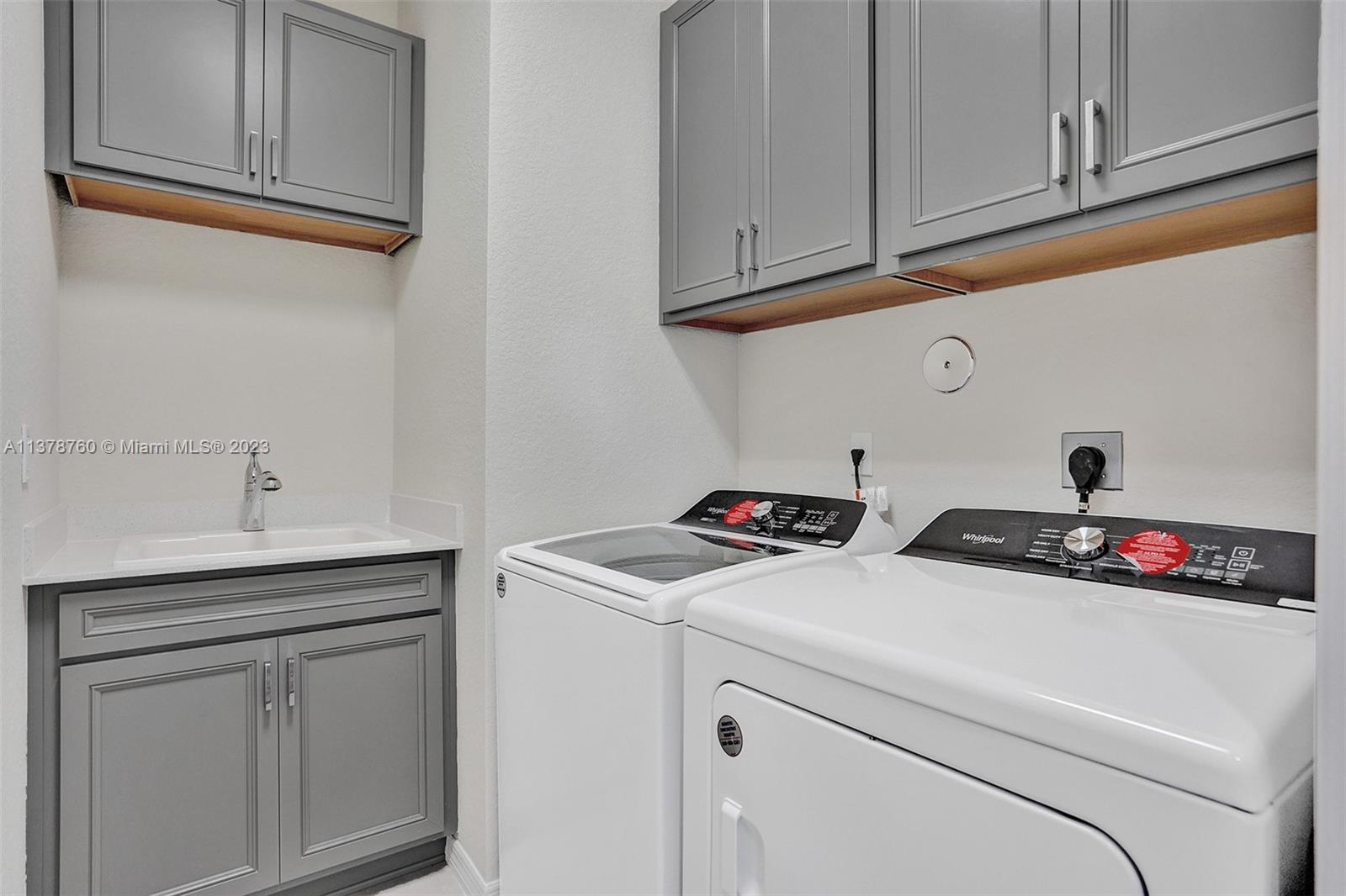 OAK TREE PROPERTY REDEVEL - Residential Lease