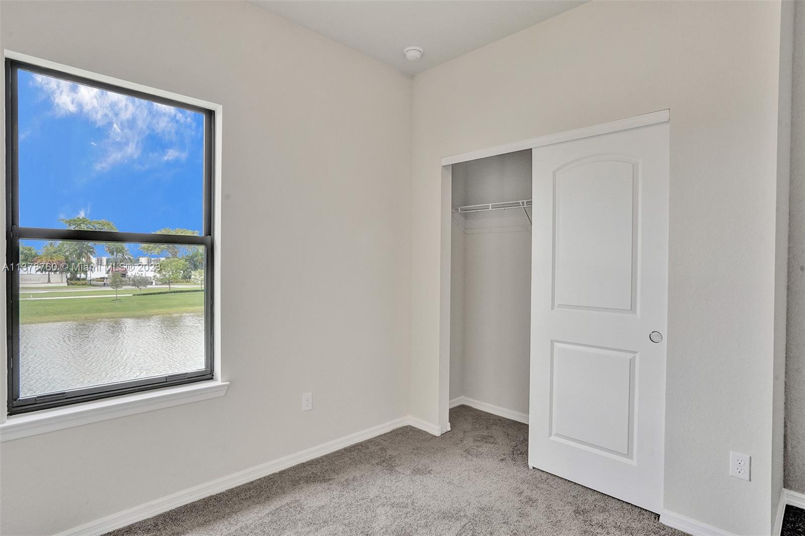 OAK TREE PROPERTY REDEVEL - Residential Lease