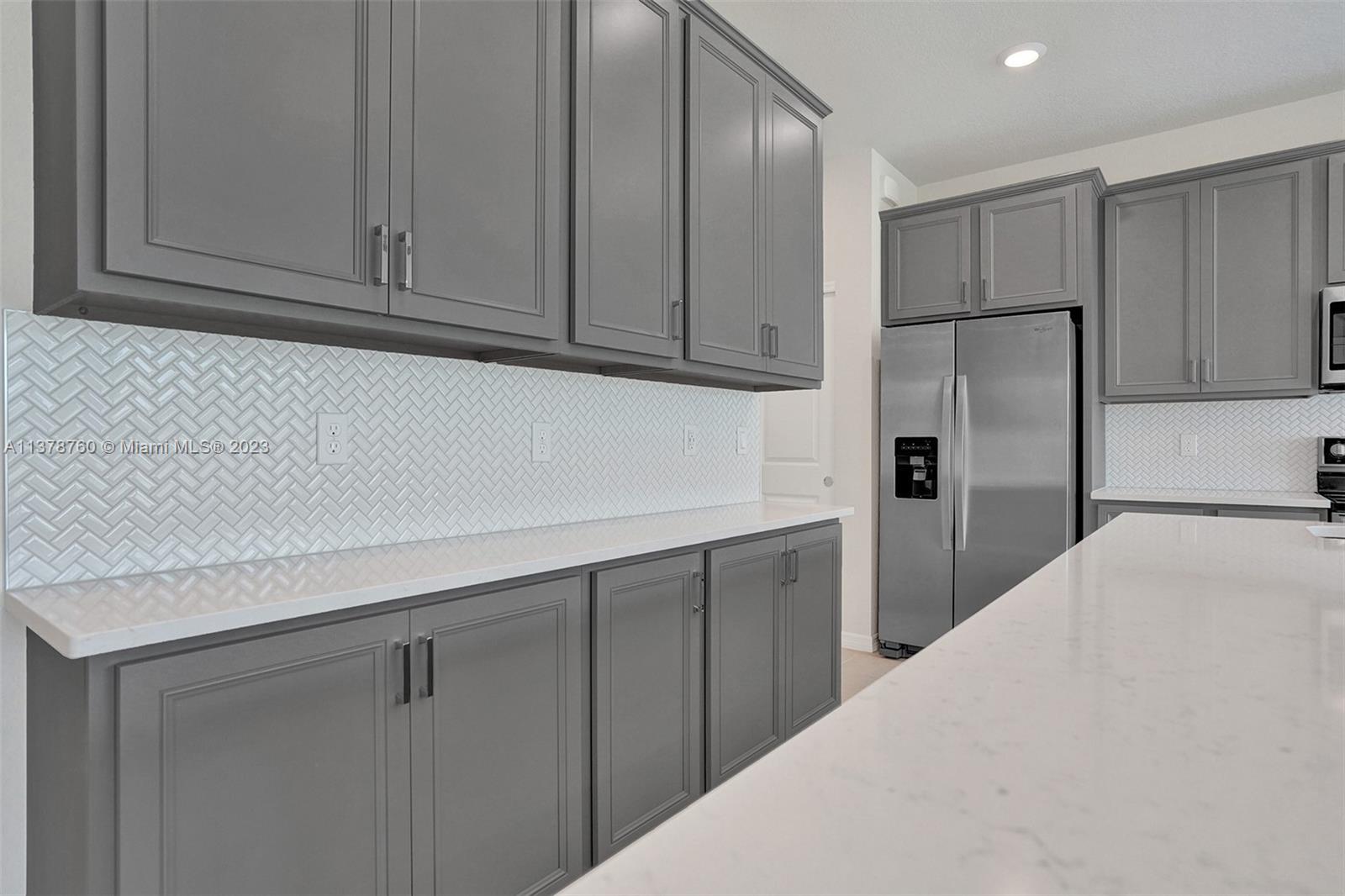 OAK TREE PROPERTY REDEVEL - Residential Lease