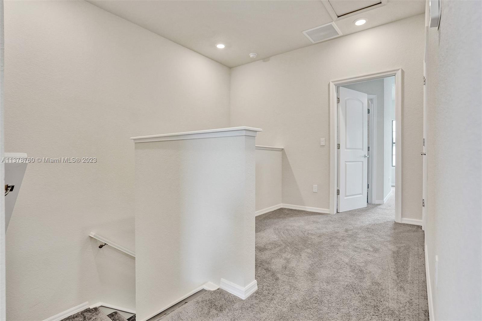 OAK TREE PROPERTY REDEVEL - Residential Lease