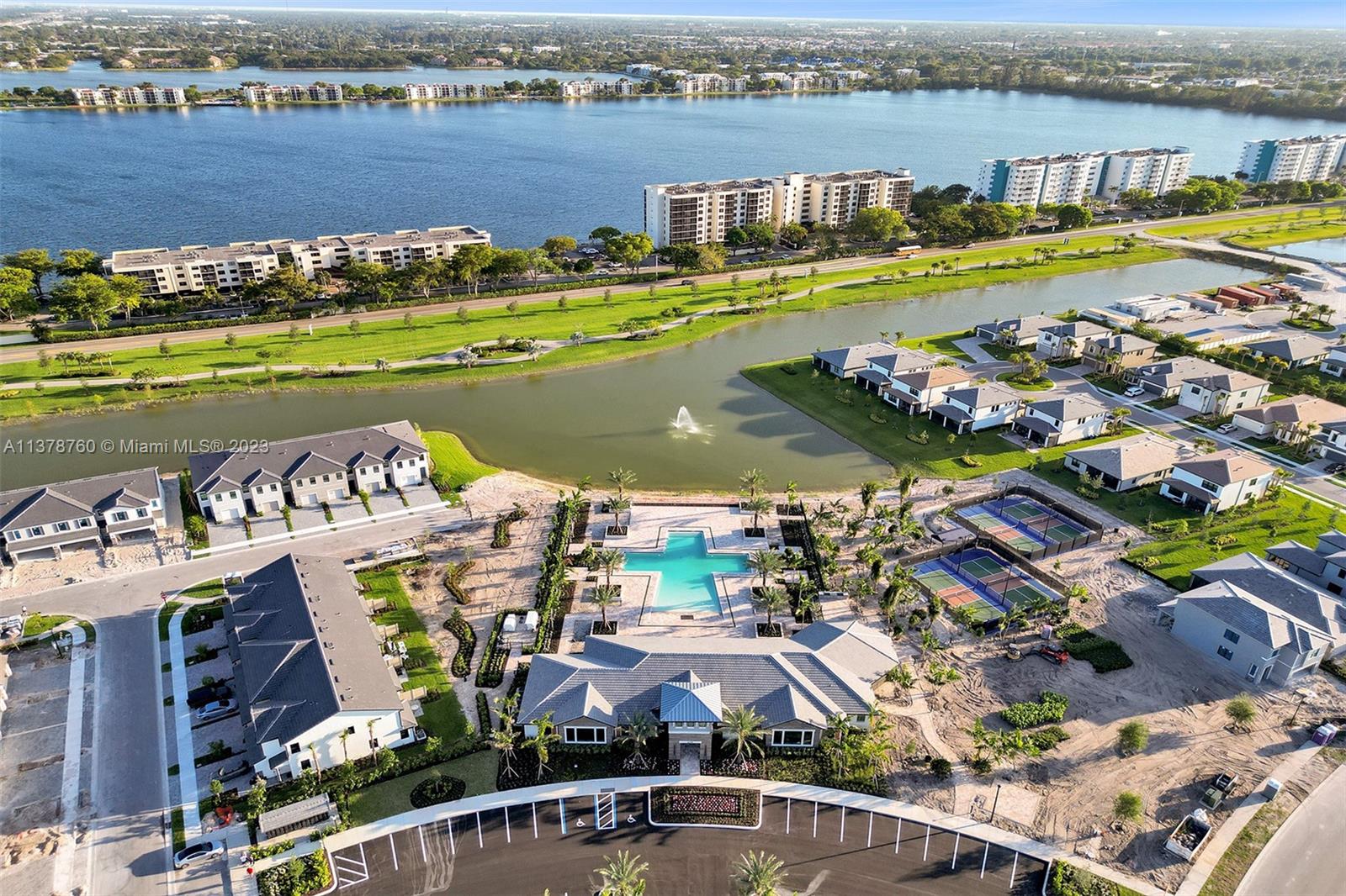 OAK TREE PROPERTY REDEVEL - Residential Lease