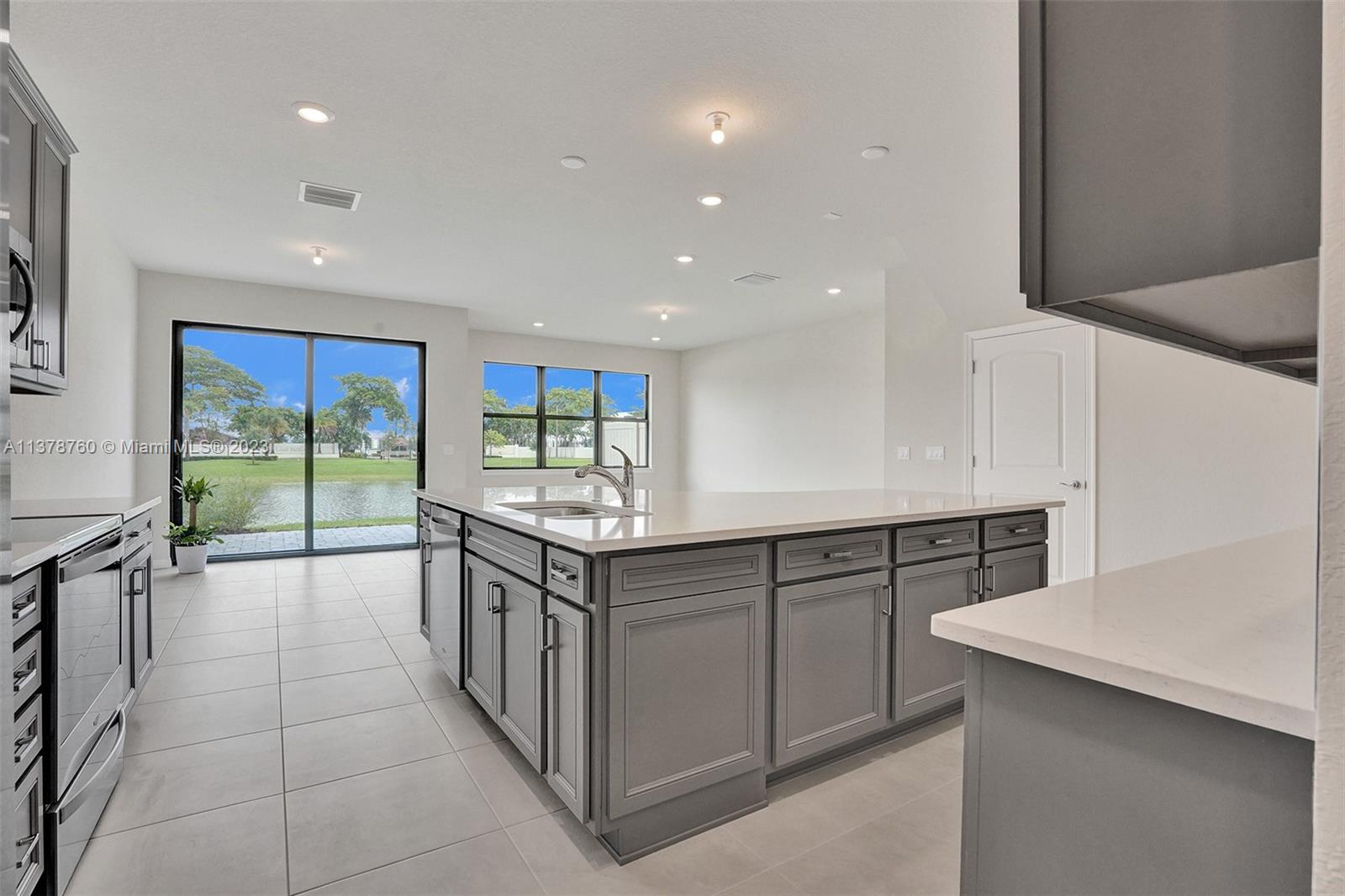 OAK TREE PROPERTY REDEVEL - Residential Lease