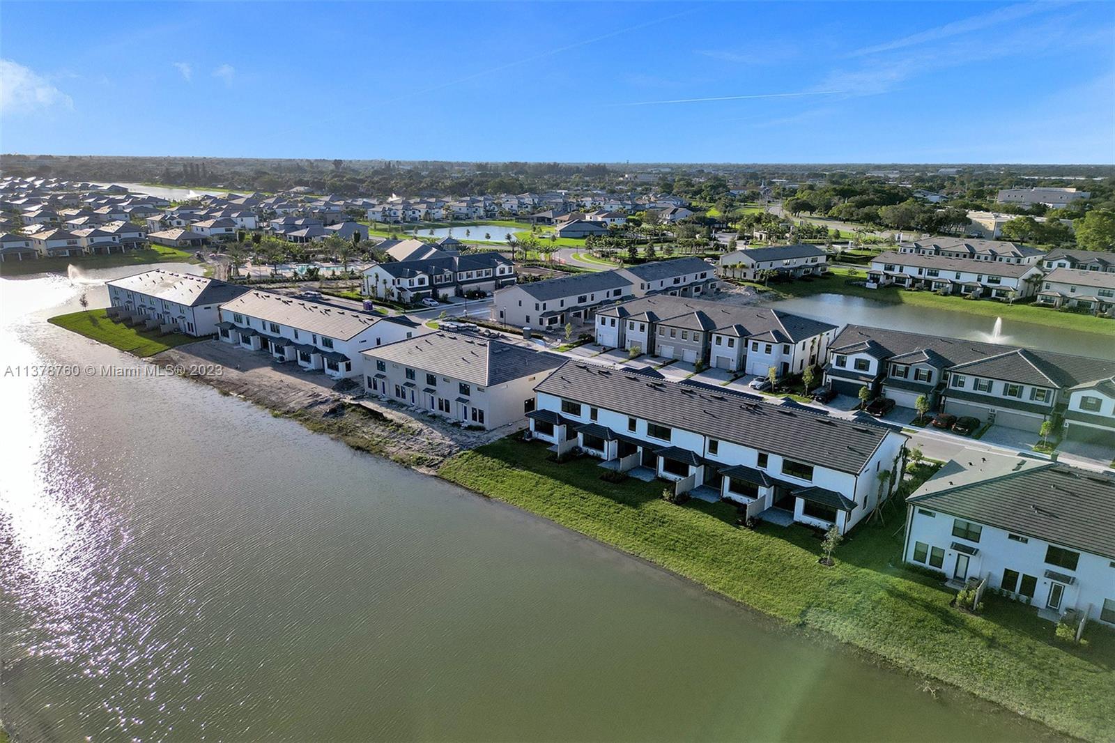 OAK TREE PROPERTY REDEVEL - Residential Lease