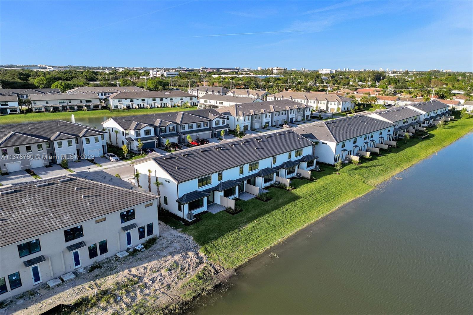 OAK TREE PROPERTY REDEVEL - Residential Lease