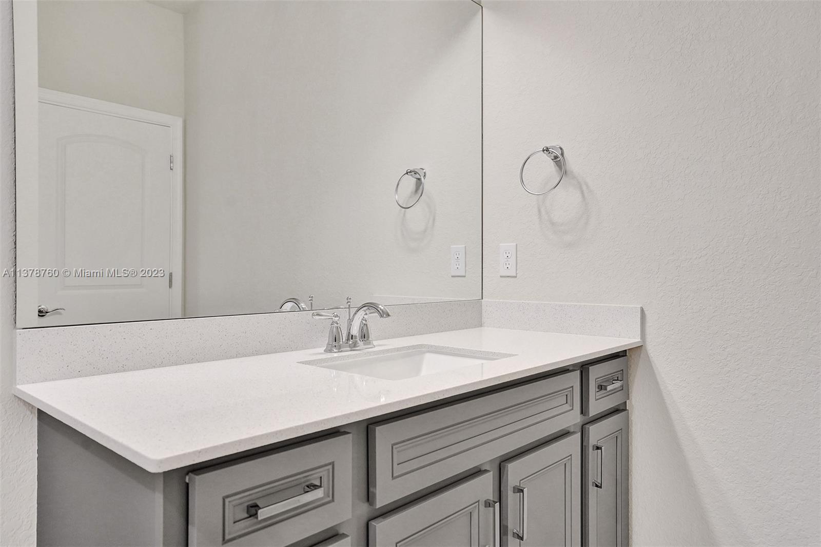 OAK TREE PROPERTY REDEVEL - Residential Lease