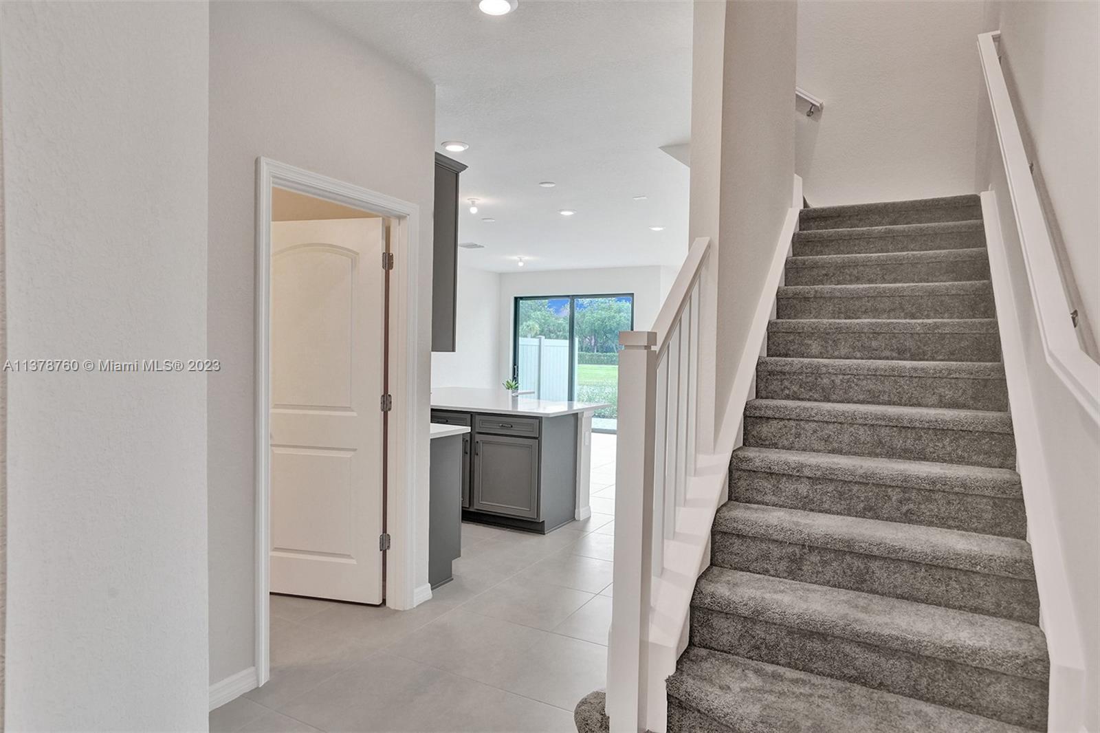 OAK TREE PROPERTY REDEVEL - Residential Lease