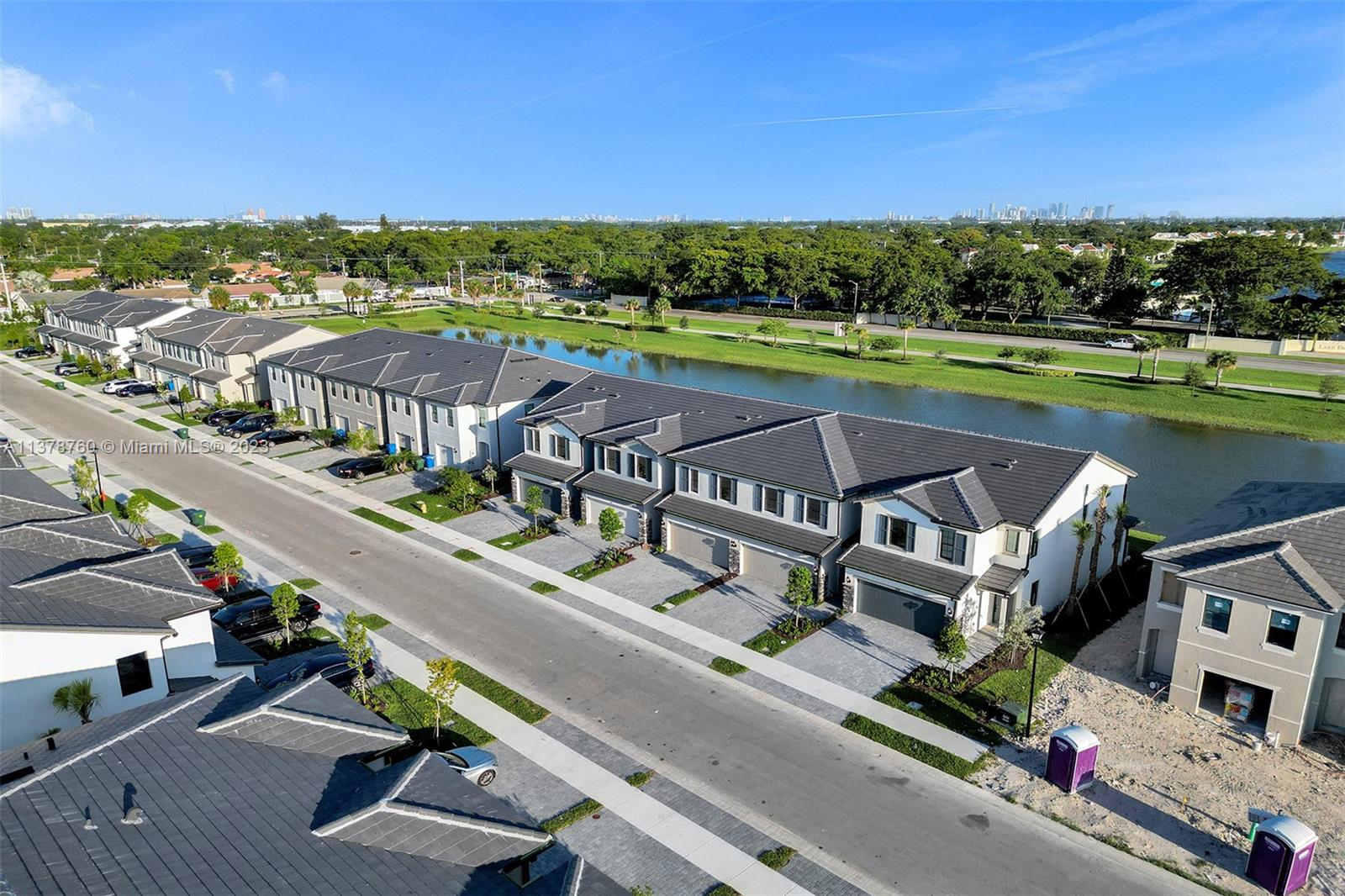 OAK TREE PROPERTY REDEVEL - Residential Lease