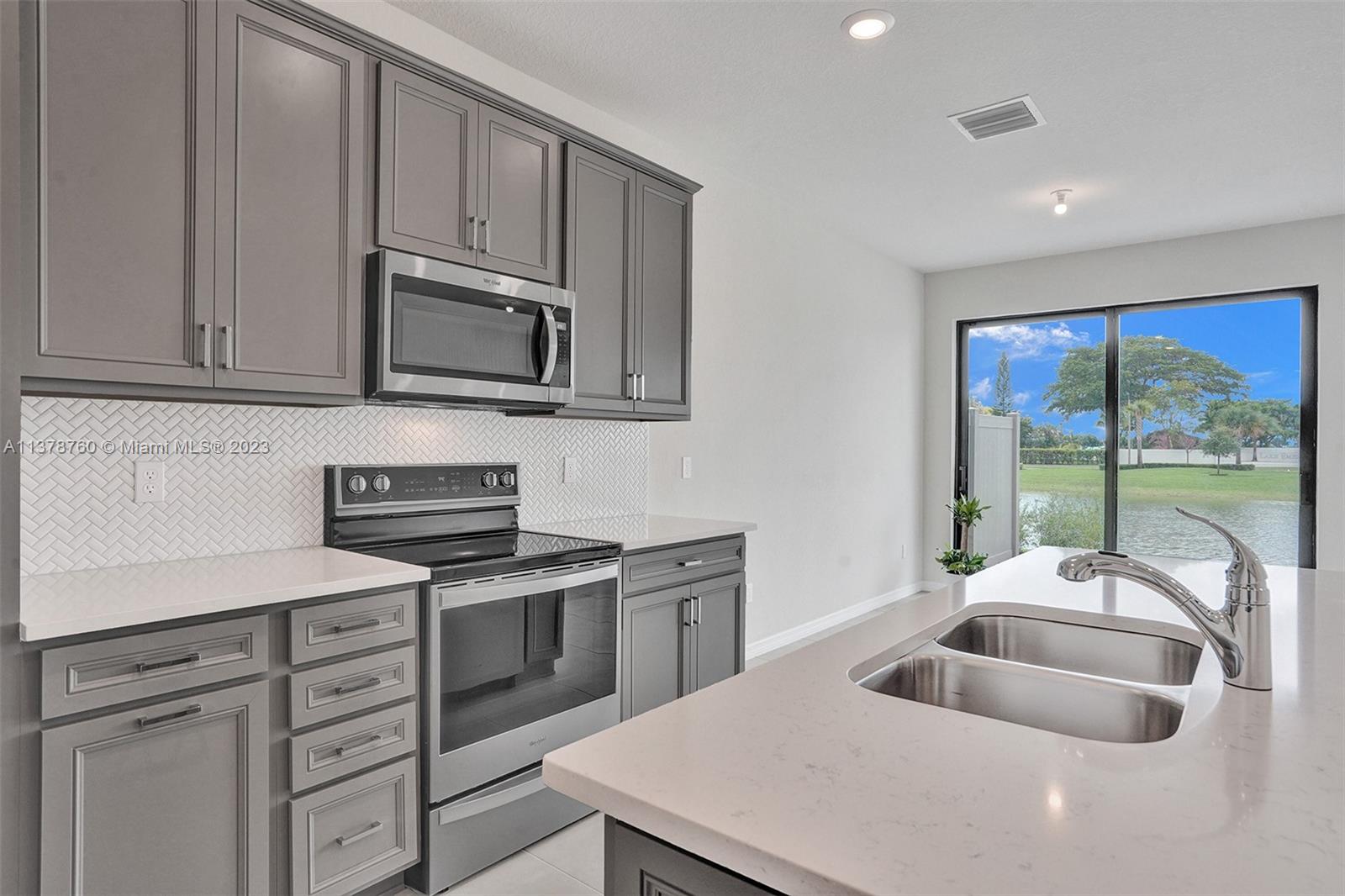 OAK TREE PROPERTY REDEVEL - Residential Lease