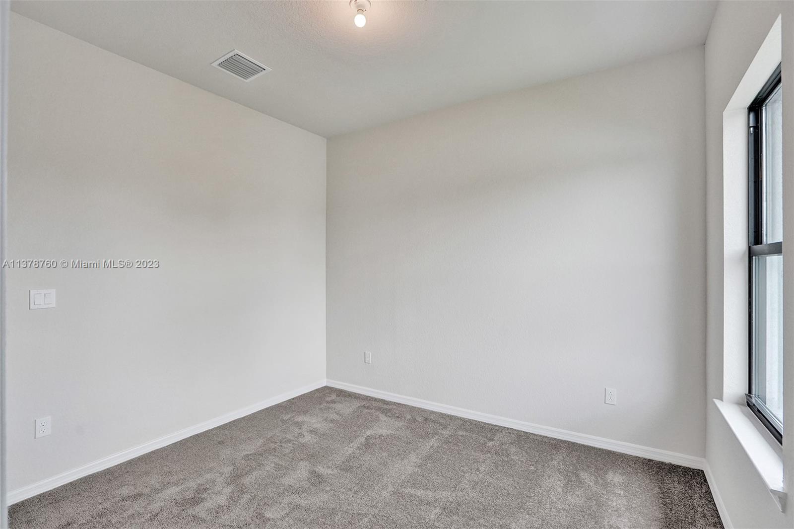 OAK TREE PROPERTY REDEVEL - Residential Lease