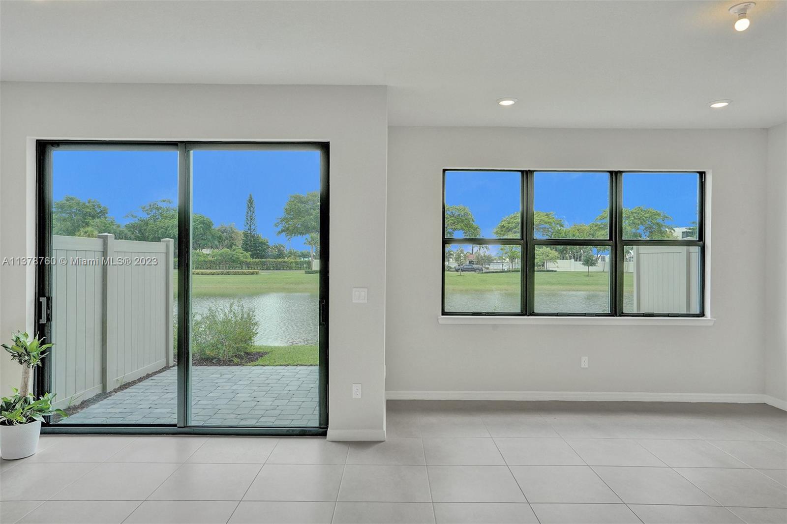 OAK TREE PROPERTY REDEVEL - Residential Lease