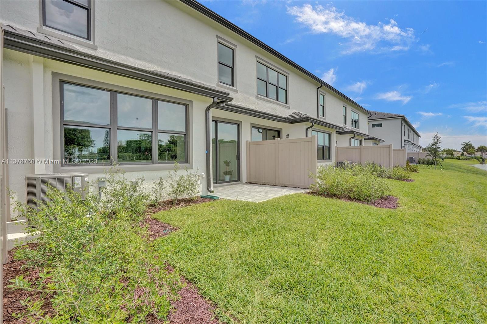 OAK TREE PROPERTY REDEVEL - Residential Lease