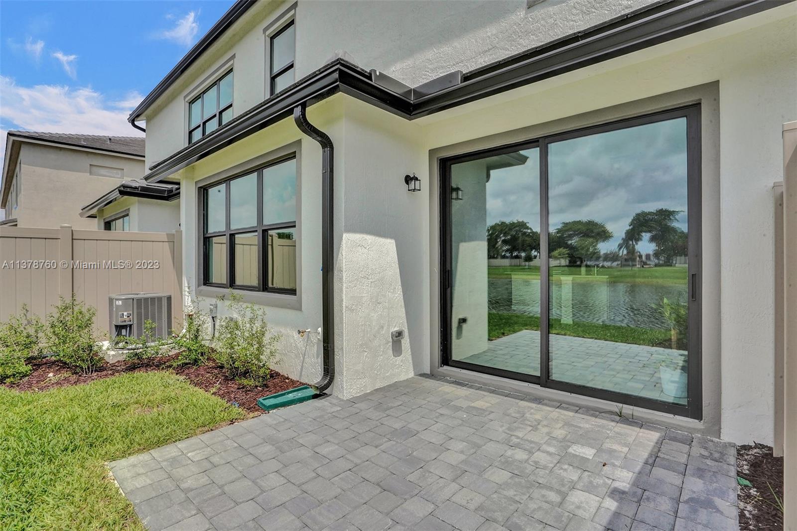 OAK TREE PROPERTY REDEVEL - Residential Lease