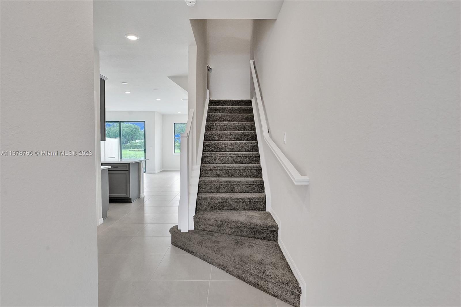 OAK TREE PROPERTY REDEVEL - Residential Lease