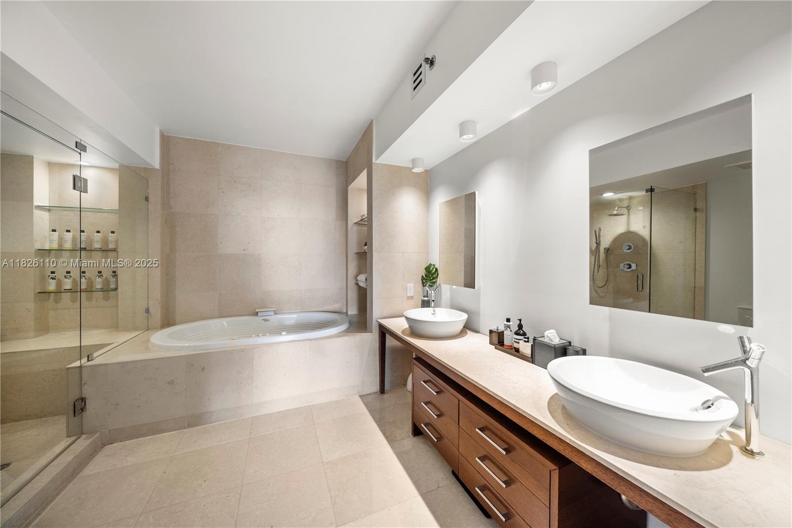 ICON CONDO - Residential