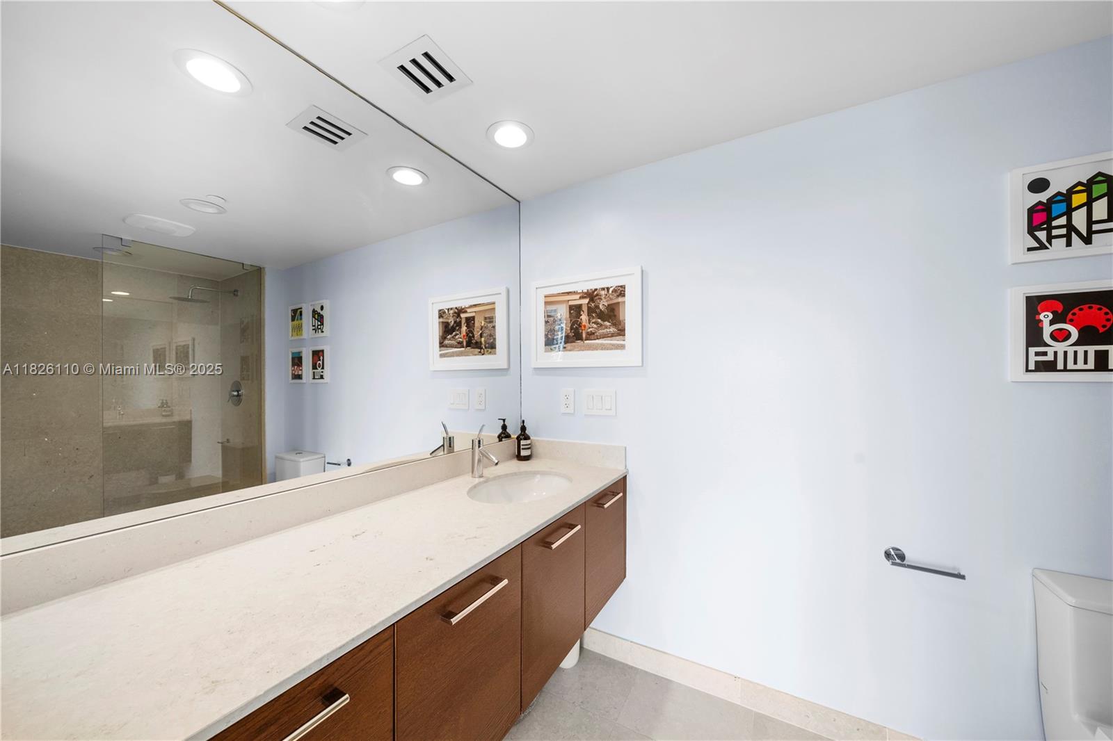 ICON CONDO - Residential