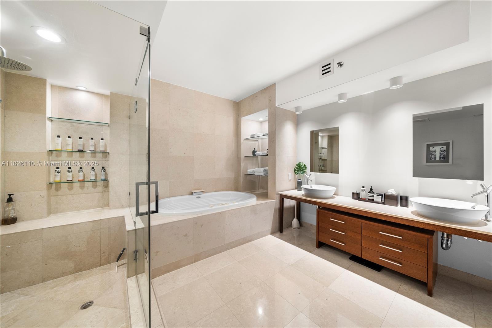 ICON CONDO - Residential