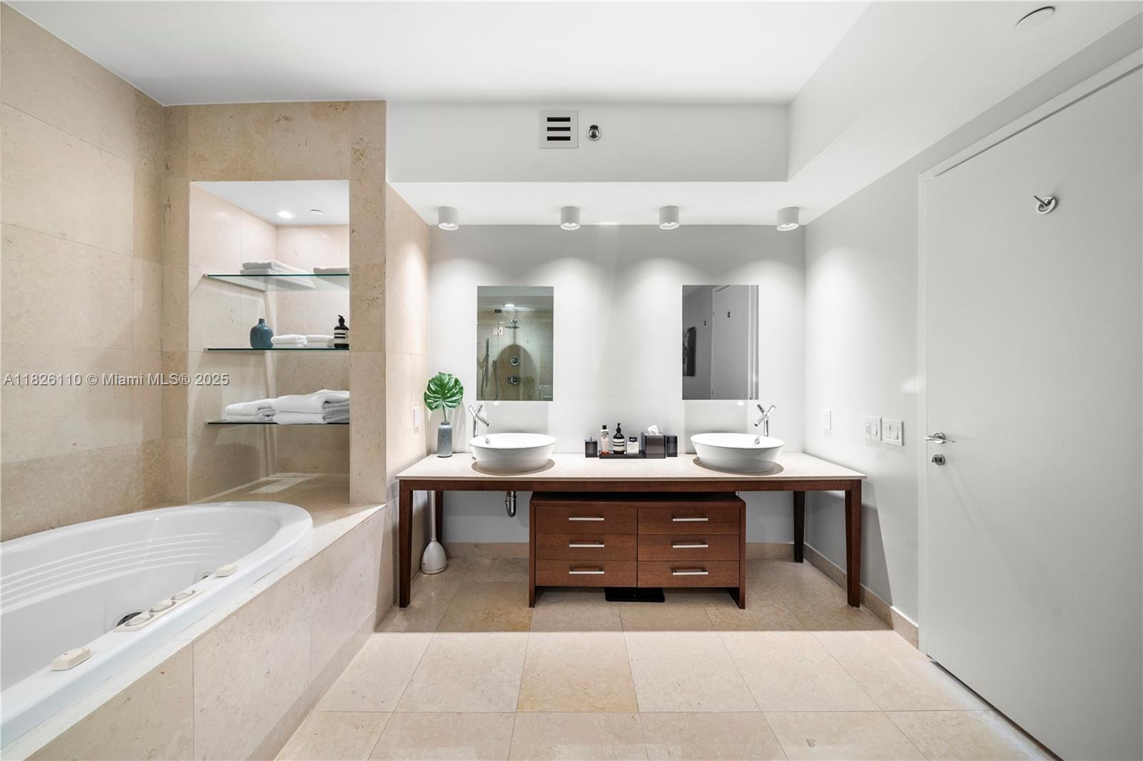 ICON CONDO - Residential