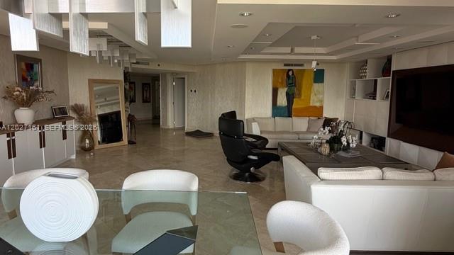 2000 Island Blvd 1404