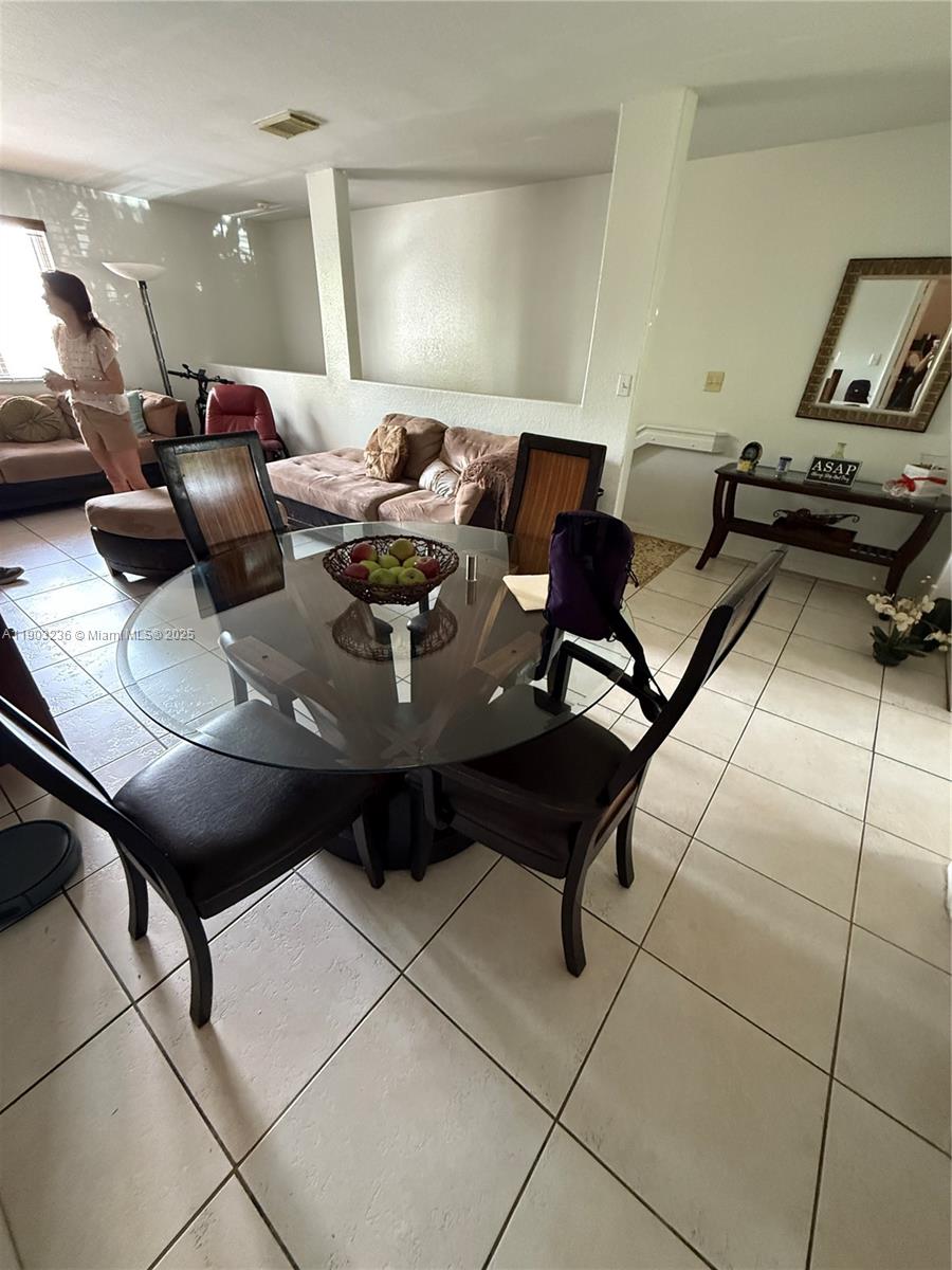 DORAL GRAND CONDO - Residential