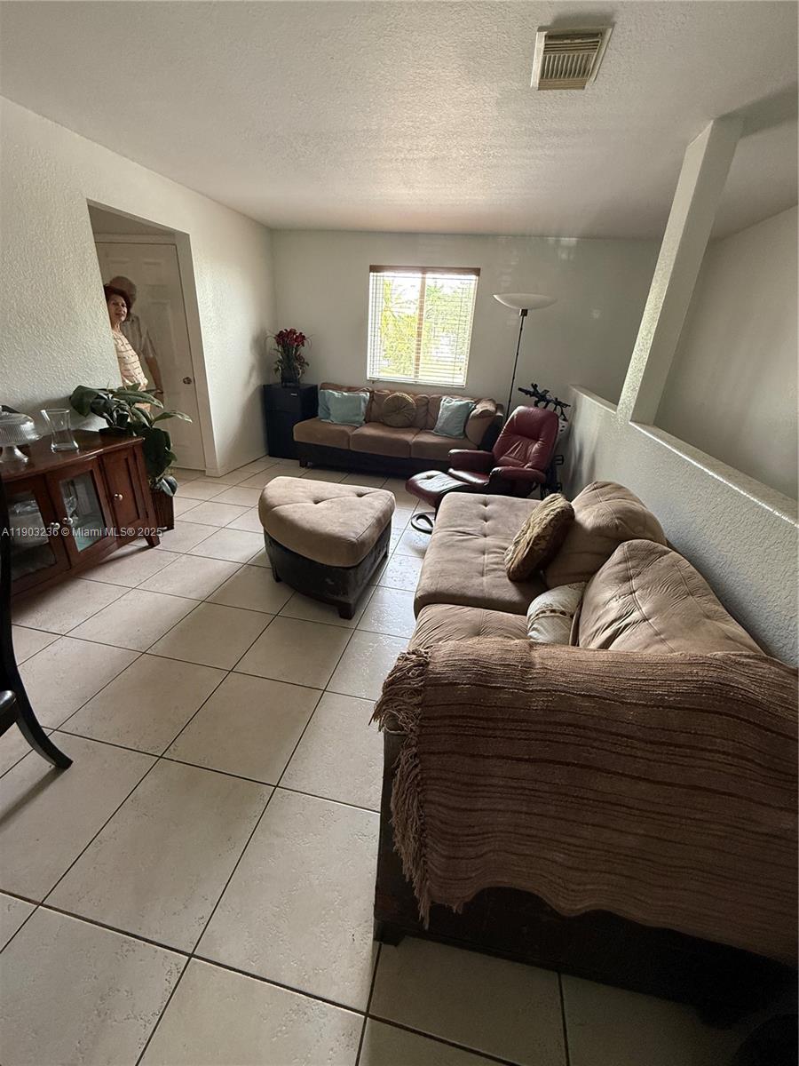 DORAL GRAND CONDO - Residential