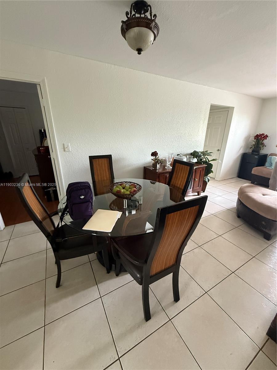 DORAL GRAND CONDO - Residential