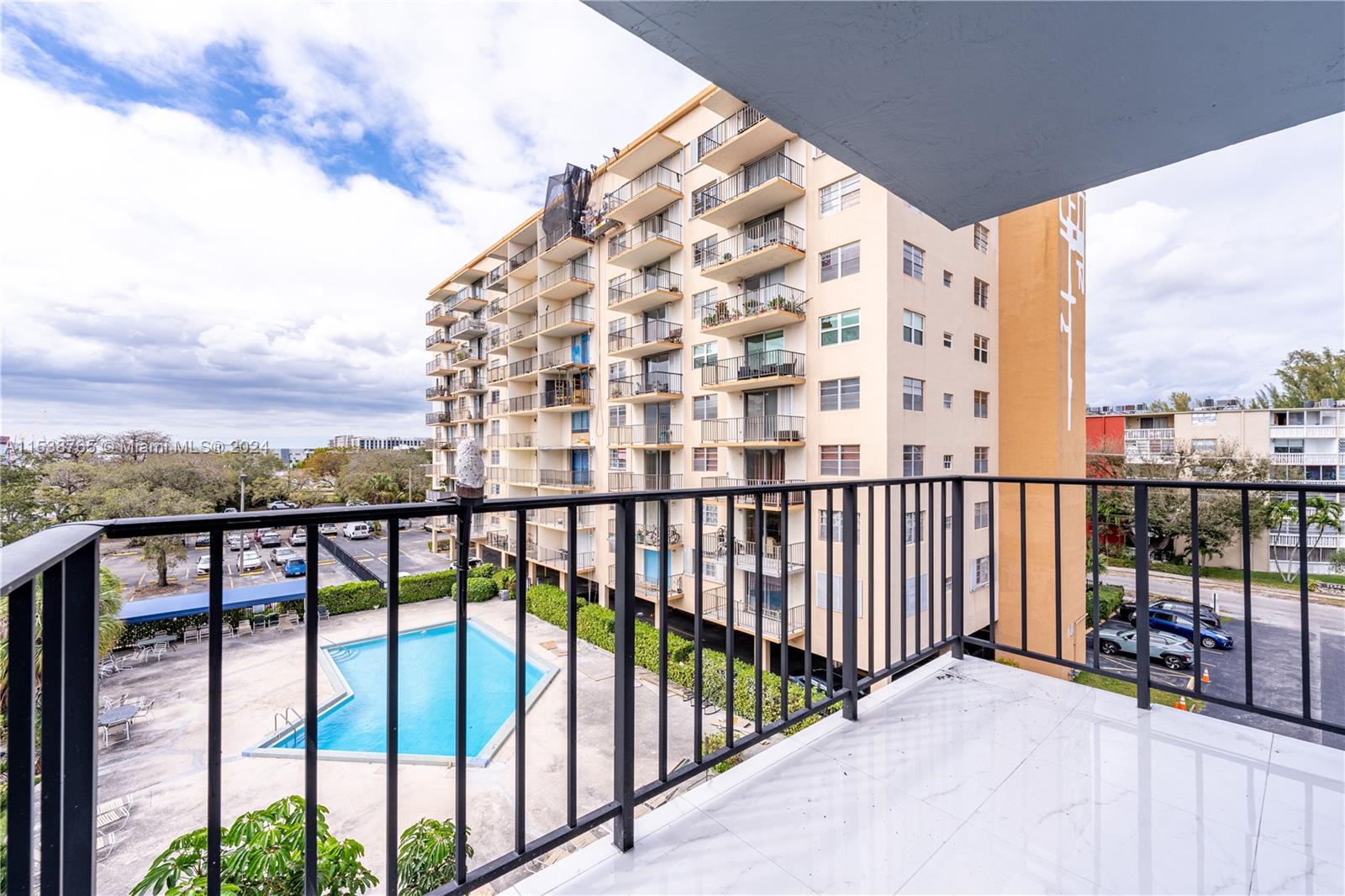 THREE HORIZONS EAST CONDO - Residential